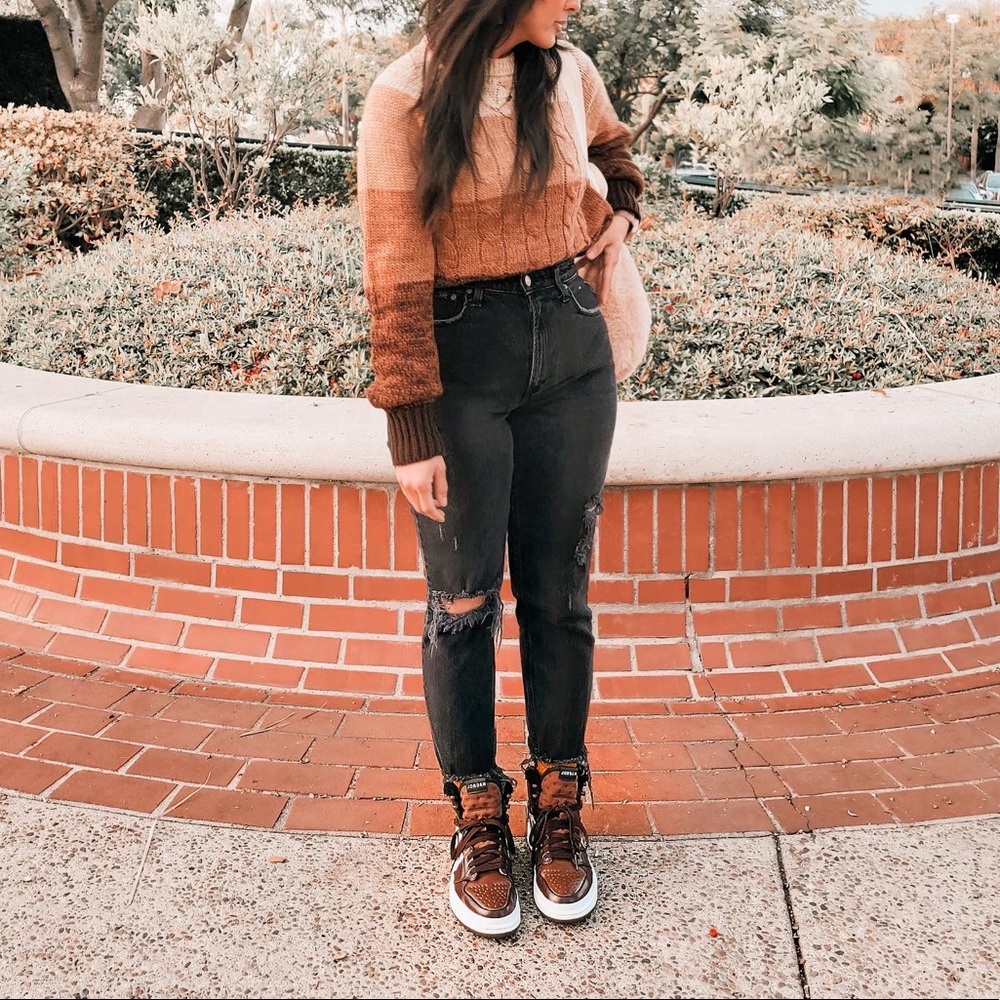 Abercrombie Curve Love The Mom High Rise Jeans